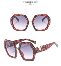 Load image into Gallery viewer, Fashion Sunglasses
