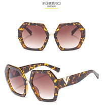 Load image into Gallery viewer, Fashion Sunglasses
